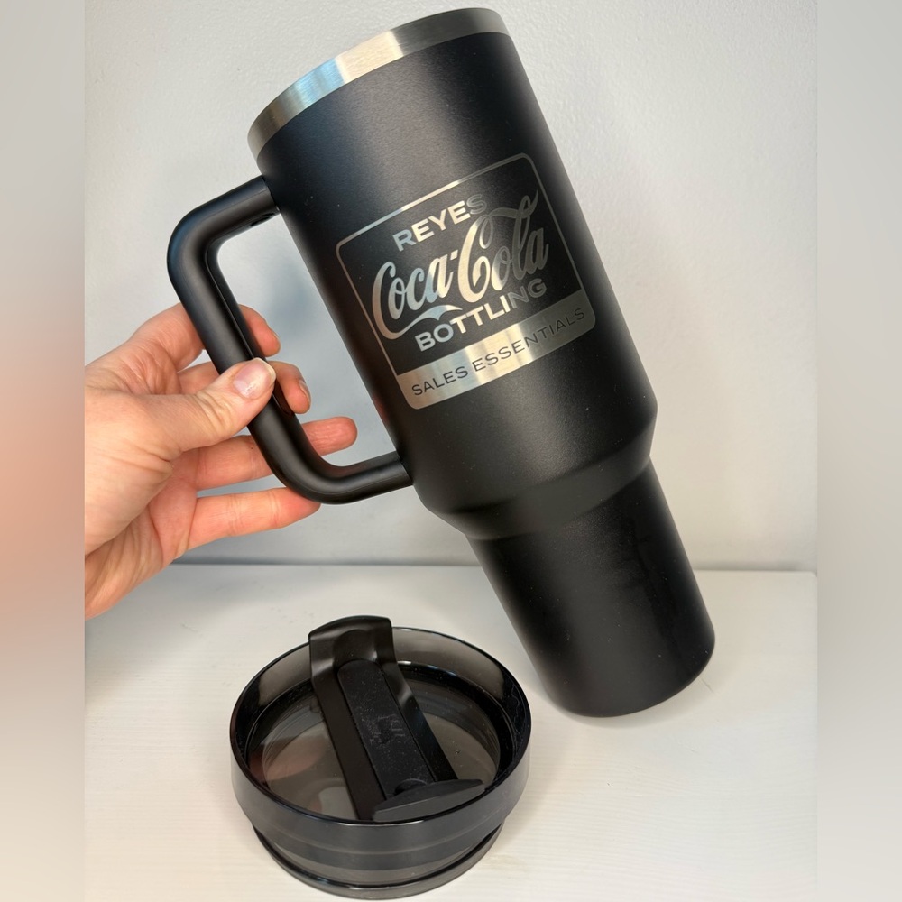 Stanley Black Travel Mug with Lid 40oz Quencher 2.0 Black Reyes Coca-Cola - Picture 4 of 17